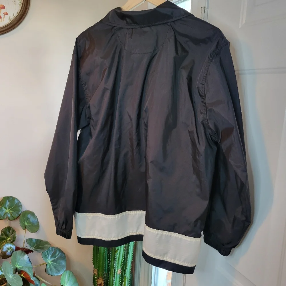 Vintage NIKE 90s Swoosh Logo Gummy Lable Zip Up Black White Windbreaker, Size XL
